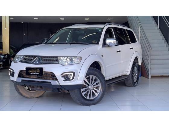 MITSUBISHI PAJERO 3.2 HPE 4X4 7 LUGARES 16V TURBO INTERCOOLER DIESEL 4P AUTOMÁTICO